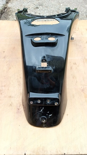 Aprilia Scarabeo 125 - 200 hátsó sárvédő fekete - kép 4