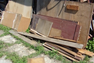 Bontott bútorokból származó lehulló faanyag Ingyen elvihető - kép 4