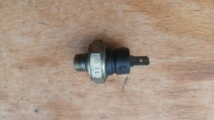 Aprilia Scarabeo 125 - 200 olajnyomás gomba