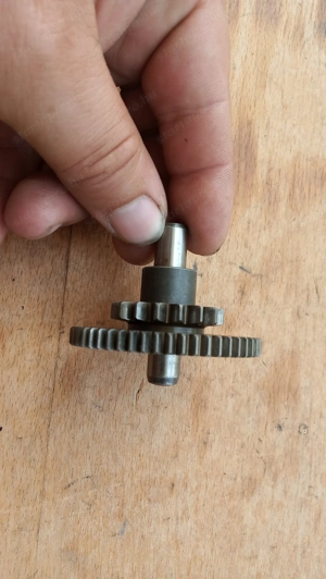 Aprilia Scarabeo 125 - 200 közlőkerék - kép 2