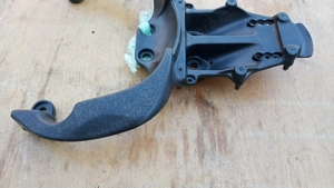 Aprilia Scarabeo 125 - 200 hátsó kapaszkodó - kép 4