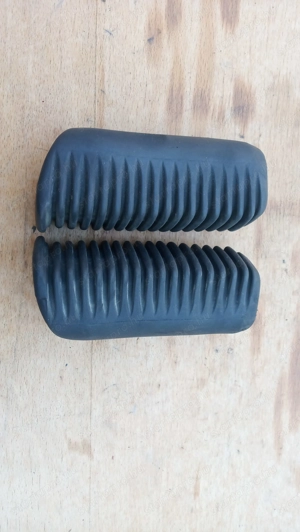 Aprilia Scarabeo 125 - 200 hátsó lábtartó pár - kép 5