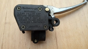 Aprilia Scarabeo 125 - 200 főfékhenger jobbos - kép 2