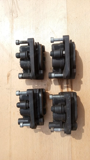 Aprilia Scarabeo 125 - 200 első féknyereg - kép 4