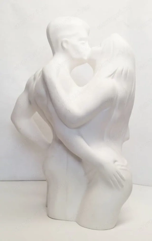 Szerelmi izzás. Világhy Árpád szobrász-keramikus alkotása rusztikus máz nélküli porcelán szobor - kép 4