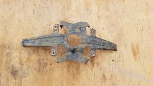 Aprilia Scarabeo 500 első sárvédő tartó keret