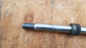 Aprilia Scarabeo 500 első keréktengely - kép 2