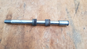 Aprilia Scarabeo 500 első keréktengely