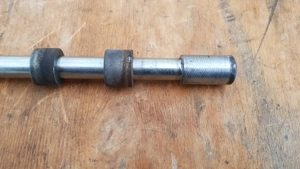 Aprilia Scarabeo 500 első keréktengely - kép 3