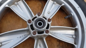 Aprilia Scarabeo 500 első kerék - kép 2