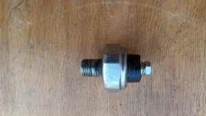 Honda Silver Wing Fjs 400 - 600 olajnyomás gomba - kép 3