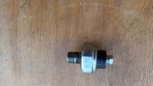 Honda Silver Wing Fjs 400 - 600 olajnyomás gomba - kép 5