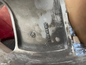 Skoda gyári alufelni garnitúra jó gumikkal 225 50 r17 7Jx17h2 et37 3uo 601 025 E 4db esztétikai karc - kép 3