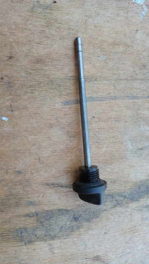 Malaguti Madison K 400 végáttétel olajnívó pálca