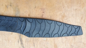 Malaguti Madison K 400 gumiszőnyeg jobbos sérült - kép 4