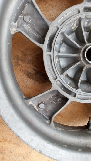 Malaguti Madison K 400 hátsó felni - kép 3