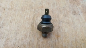 Malaguti Madison K 400 olajnyomás gomba - kép 4