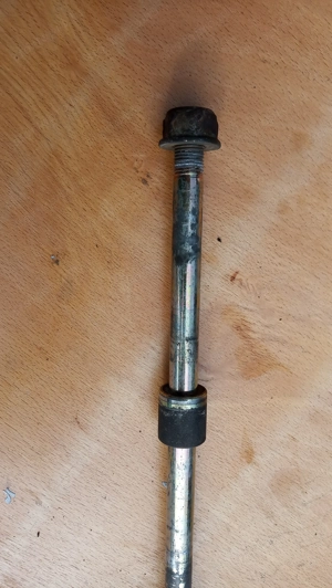 Kymco Grand Dink 250 első keréktengely - kép 2