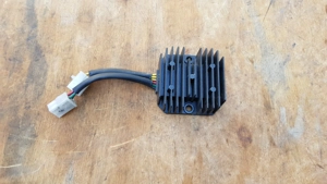 Kymco Grand Dink 250 feszültségszabályzó - kép 5