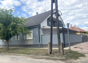 Kiskunhalas Honvéd utcában 160 m2-es felújított 2 lakószintes családi ház!