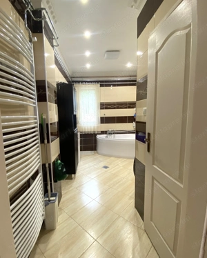 Kiskunhalas Honvéd utcában 160 m2-es felújított 2 lakószintes családi ház! - kép 11