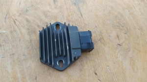 Piaggio x9 250 (honda blokkos) feszültségszabályzó - kép 5