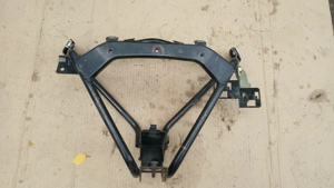 Piaggio X9 125 - 500 első idom tartó konzol