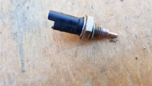 Piaggio x9 500 vízhőmérséklet jeladó - kép 5