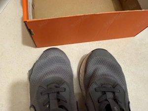 35 ös Nike Revolution 5 futócipő eladó 35 ös Nike cipő 6000 Ft ért - kép 5