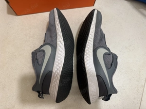 35 ös Nike Revolution 5 futócipő eladó 35 ös Nike cipő 6000 Ft ért - kép 6