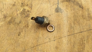 Aprilia scarabeo light 125 - 200 olajnyomás gomba