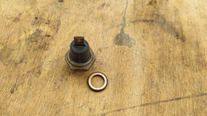 Aprilia scarabeo light 125 - 200 olajnyomás gomba - kép 3