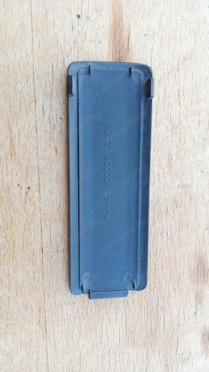 Aprilia scarabeo light 125 - 200 alvázszámot takaró műanyag - kép 2