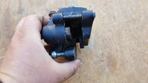 Aprilia scarabeo light 125 - 200 első féknyereg - kép 3