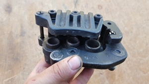 Aprilia scarabeo light 125 - 200 első féknyereg - kép 5