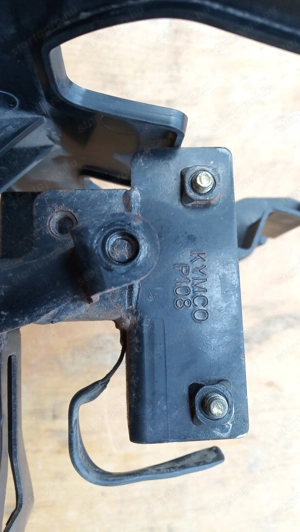 Kymco People S 125 - 200 első idomtartó konzol - kép 2