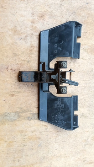 Kymco People S 125 - 200 első idomtartó konzol - kép 7