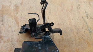 Kymco People S 125 - 200 első idomtartó konzol - kép 3