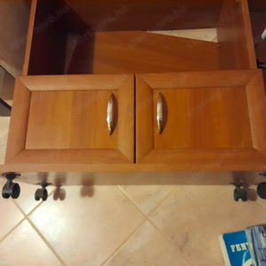 Gurulós TV állvány