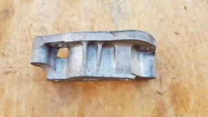 Aprilia Scarabeo Light 400 - 500 hátsó féknyereg tartó konzol - kép 3