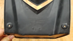 Kymco Agility 125 - 200 akkumulátor fedél - kép 3