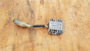 Kymco Agility 125 - 200 feszültségszabályzó - kép 5