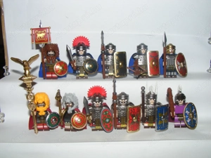 Lego Castle ókori Római katona figurák katonák + tisztek + zászlóvívők 11db + Brickarms Fegyverek ÚJ - kép 2
