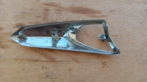 Piaggio Xevo 125 - 400 első irányjelző keret jobbos krómsérült - kép 2