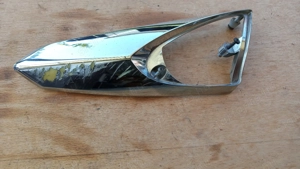 Piaggio Xevo 125 - 400 első irányjelző keret jobbos krómsérült