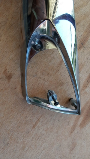 Piaggio Xevo 125 - 400 első irányjelző keret jobbos krómsérült - kép 5