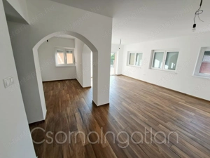 Kóny - 2 lakrészes családi ház üzlethelyiséggel eladó - kép 5