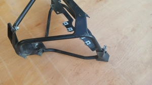 Piaggio Xevo 125 - 400 első idomtartó konzol - kép 4