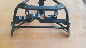 Piaggio Xevo 125 - 400 első idomtartó konzol - kép 5