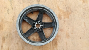 Piaggio Xevo 400 hátsó felni - kép 4